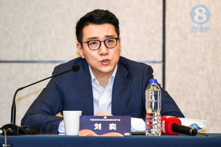 布罗亚的情况类似，但他的情况很大程度上取决于俱乐部能否签下一名前锋。